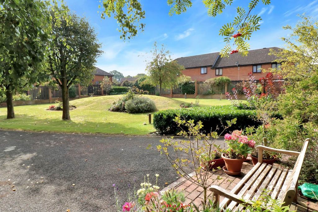 Property photo 1 of 11 Gardens