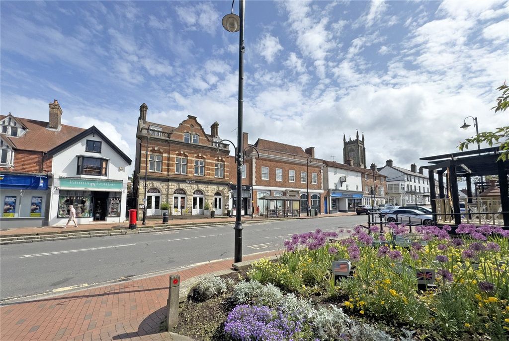Property photo 2 of 2 High Street