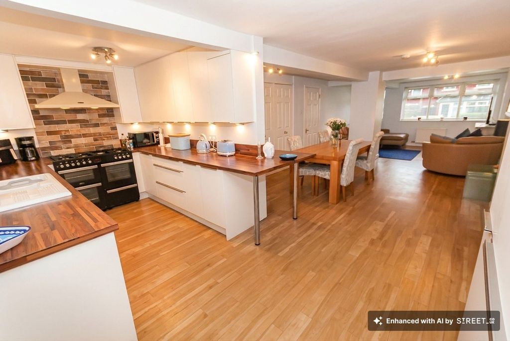 Property photo 3 of 24