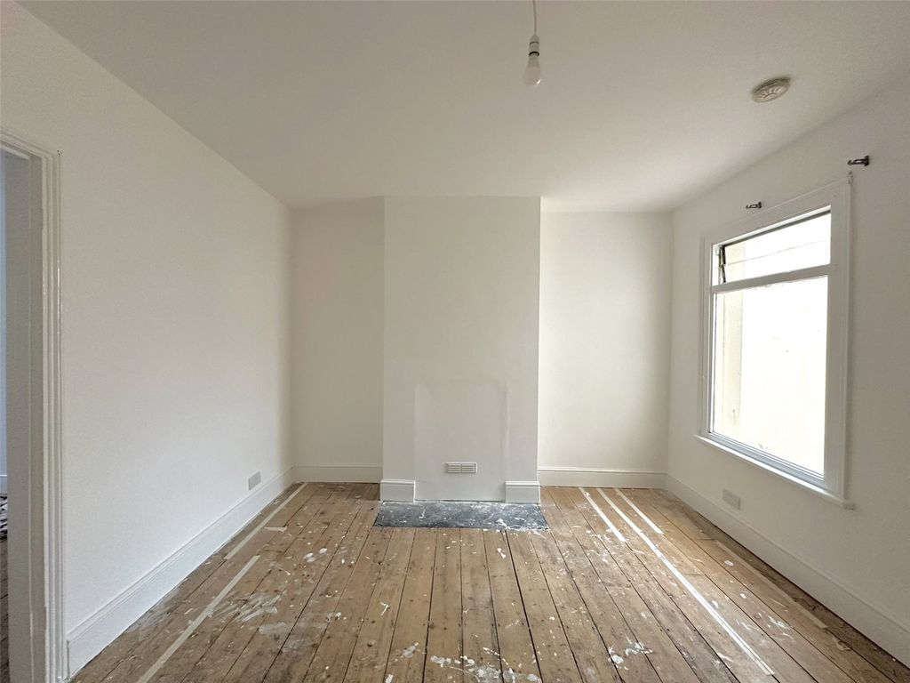 Property photo 2 of 13 Reception