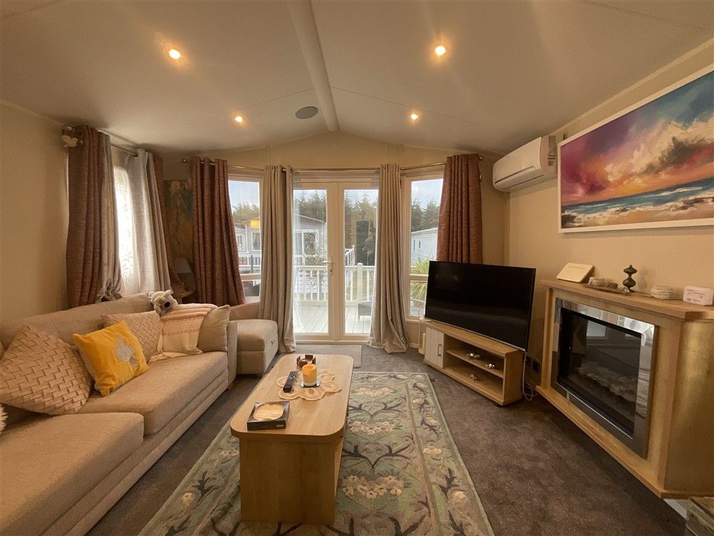 Property photo 2 of 5 Lounge 2