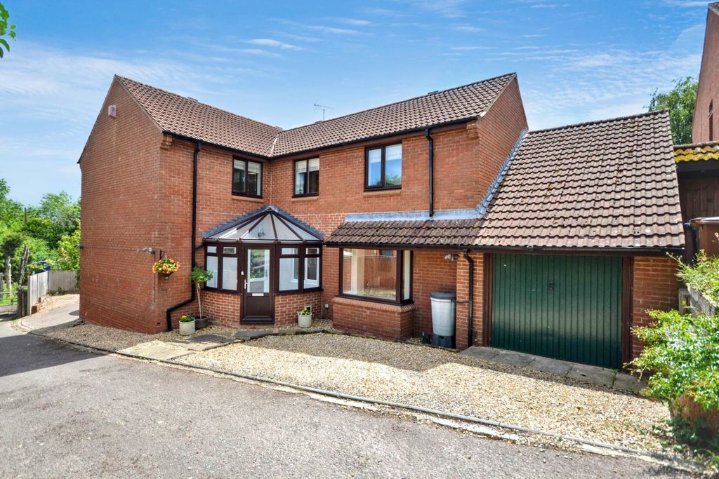 Property photo 1 of 27