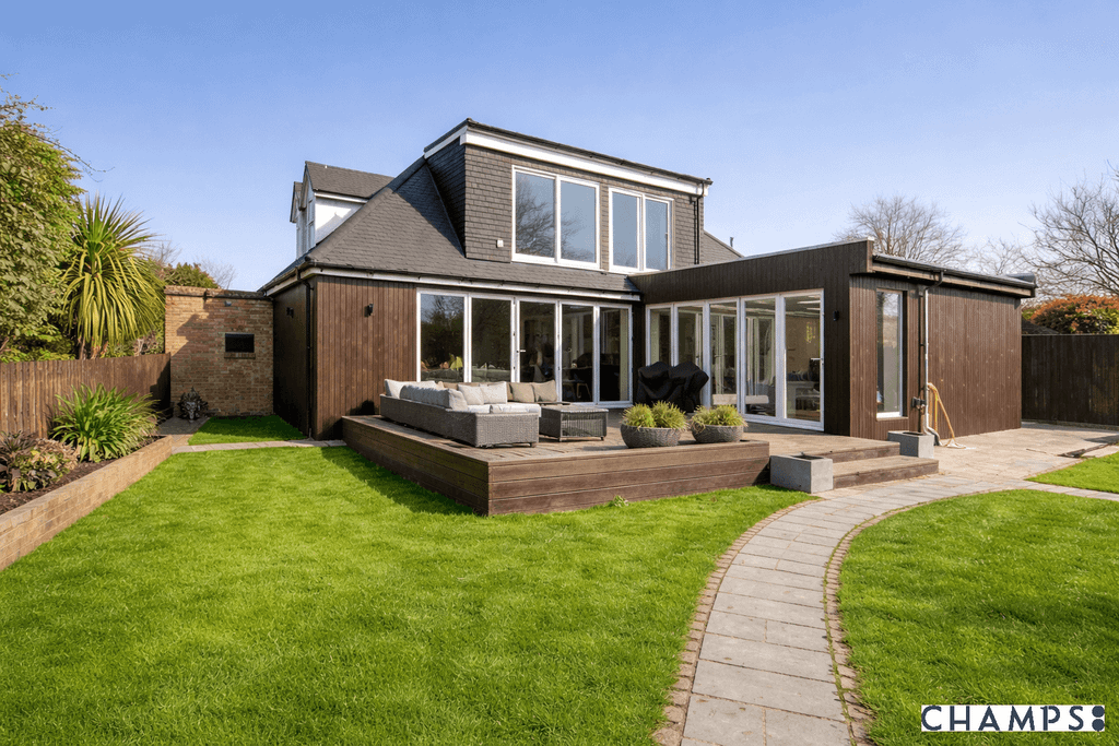 Property photo 1 of 8 4 Bed Detached House For Sale Tadmor Close, Sunbury-On-Thames Tw16