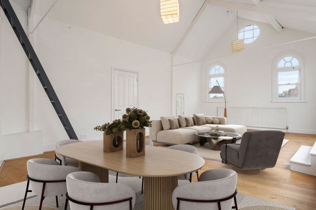 Property photo 2 of 11