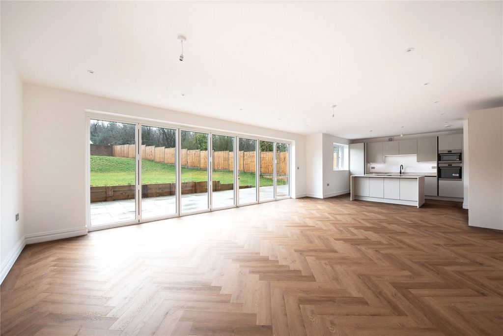 Property photo 2 of 13 Picture No. 37