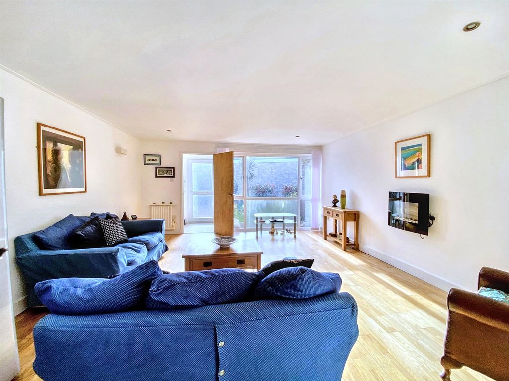 Property photo 1 of 16 Picture No. 02