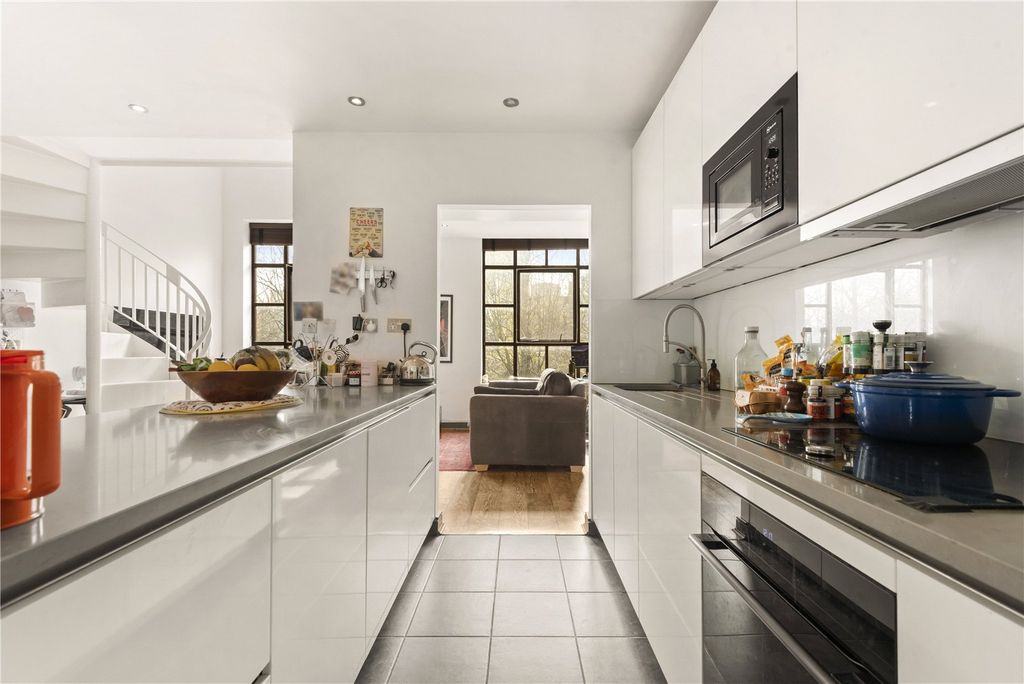 Property photo 3 of 11 Kitchen Area