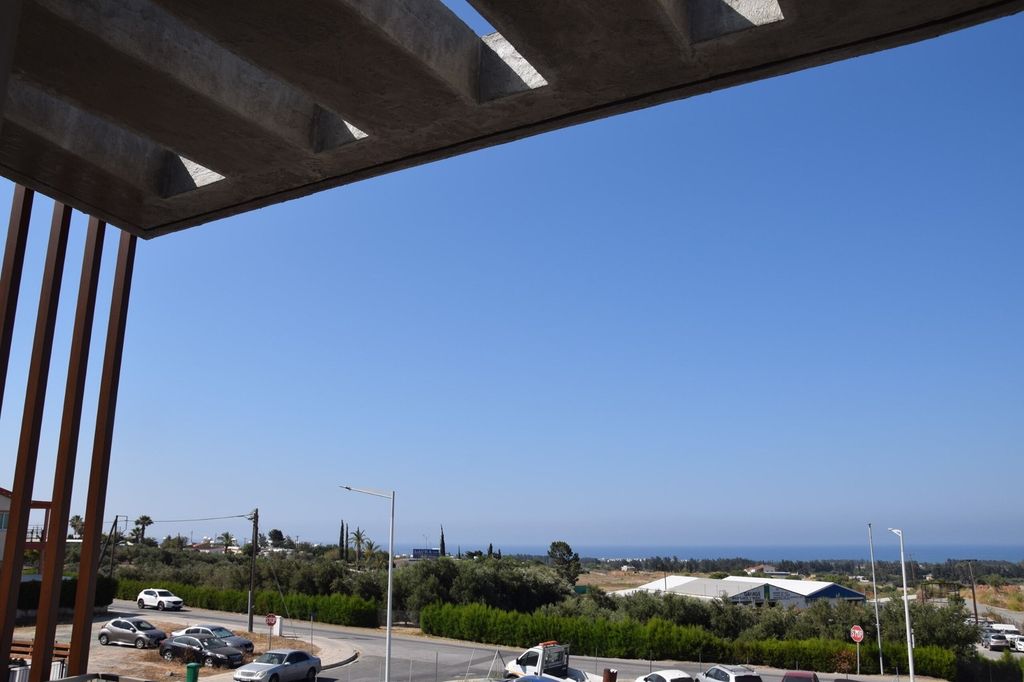 Property photo 2 of 28