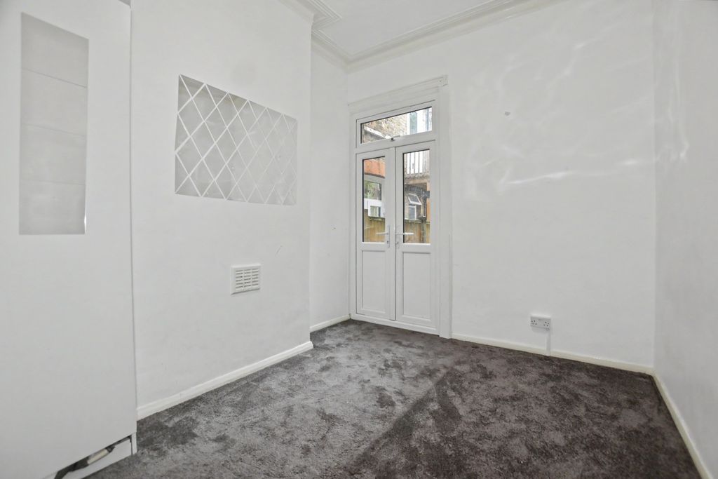 Property photo 2 of 14 Ground Floor Flat, 20 Longhurst Road, Hither Green, London, Se13 5Lp