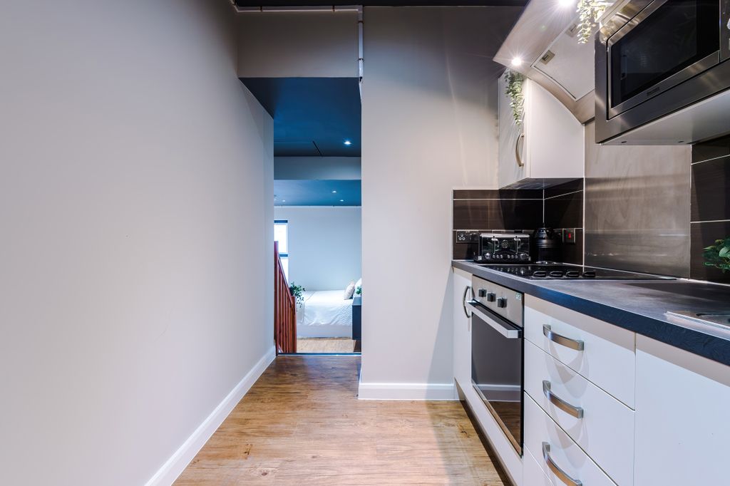 Property photo 3 of 14 Flat 11, Unw, 9