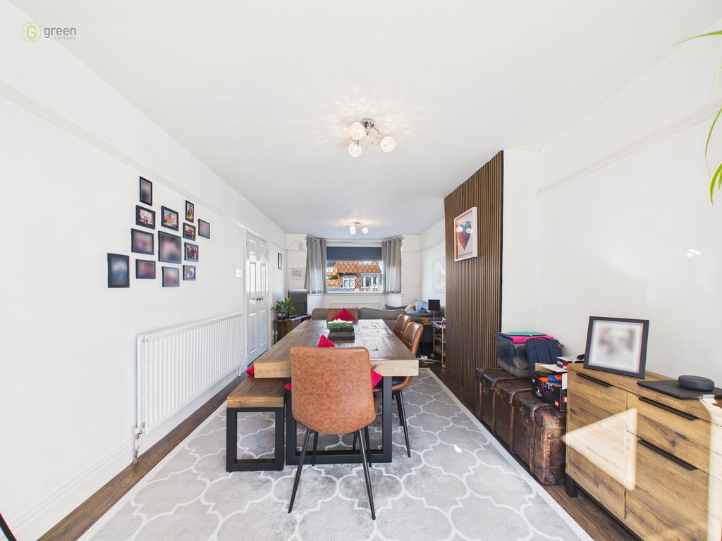 Property photo 3 of 15 Cam04914G0Pr0367Still004