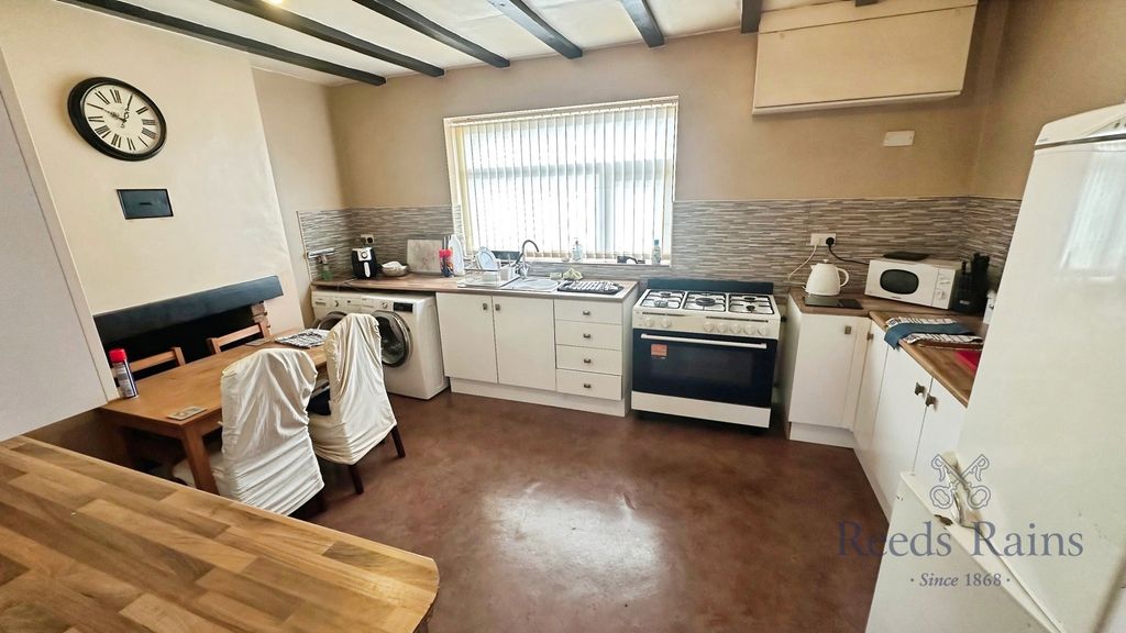 Property photo 3 of 9 Dining Kitchen