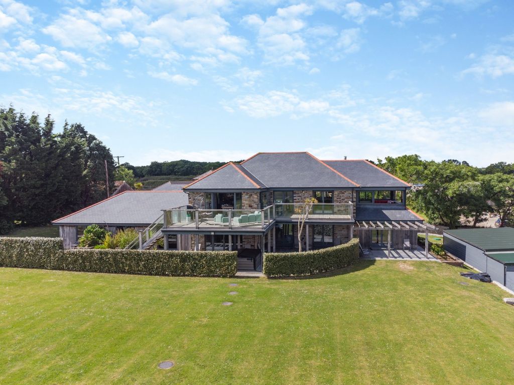 Property photo 1 of 21 Rear