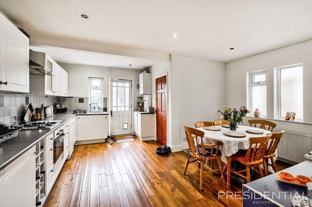 Property photo 1 of 28