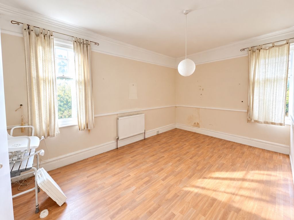 Property photo 3 of 6 5