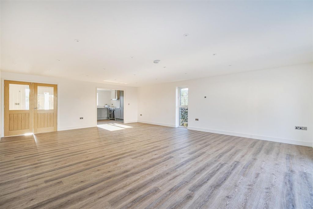 Property photo 3 of 39