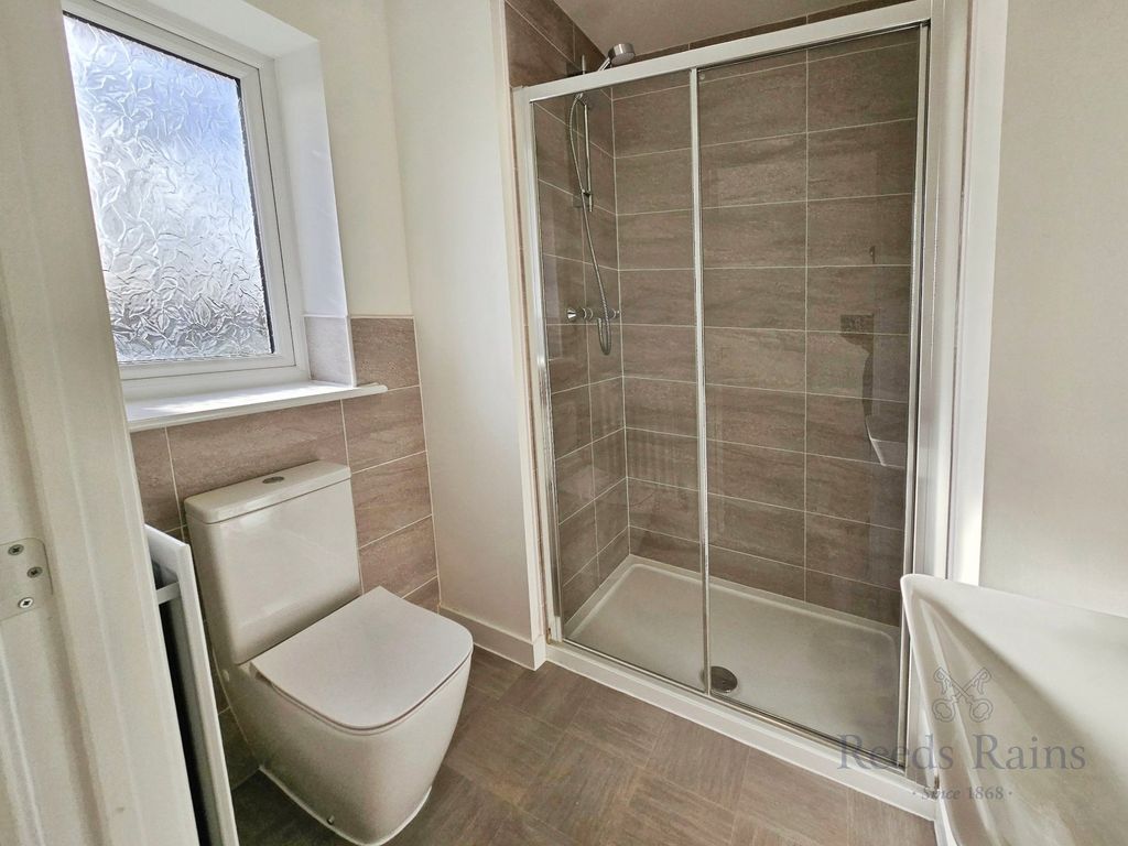Property photo 3 of 14 En Suite