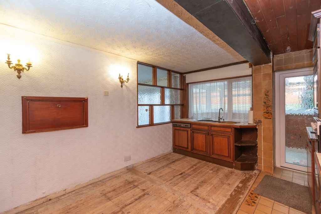 Property photo 3 of 41