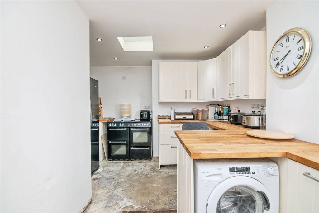 Property photo 3 of 11 Picture No. 29