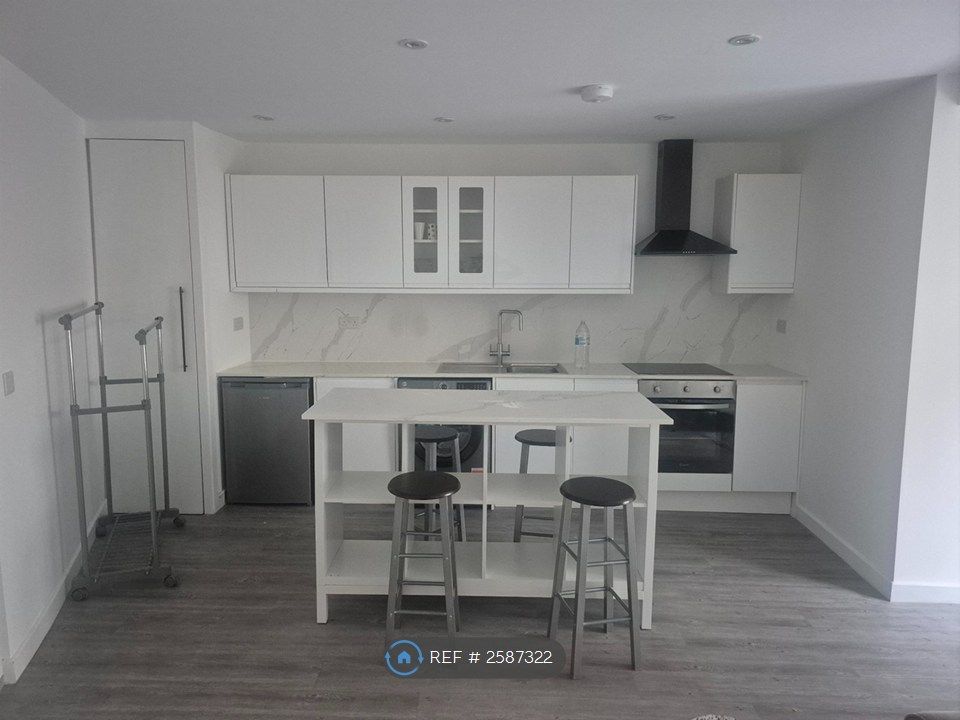 Property photo 1 of 7 Spacious Kitchen