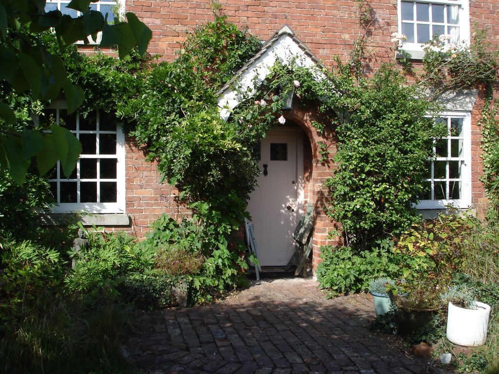 Property photo 3 of 34 Entrance Hall