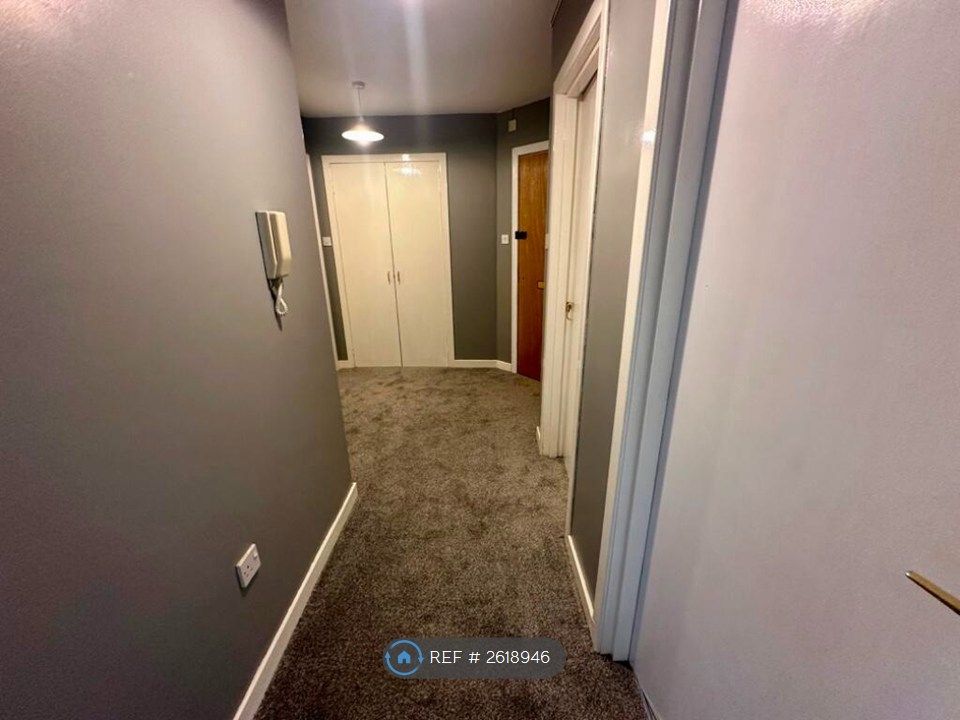 Property photo 2 of 8 Hall Way