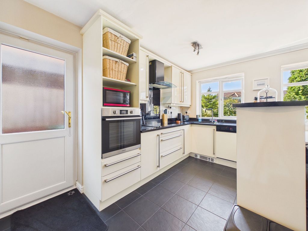 Property photo 3 of 18 Kitchen