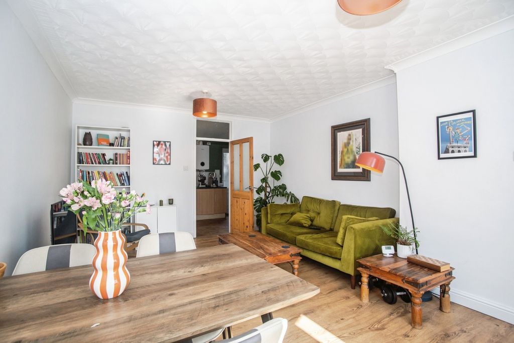 Property photo 2 of 12 Pbox-Img.Jpg