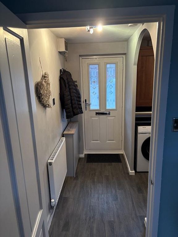 Property photo 2 of 10 46 Byfield - Hallway.Jpeg