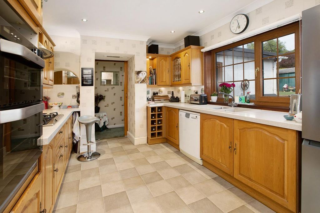 Property photo 2 of 22