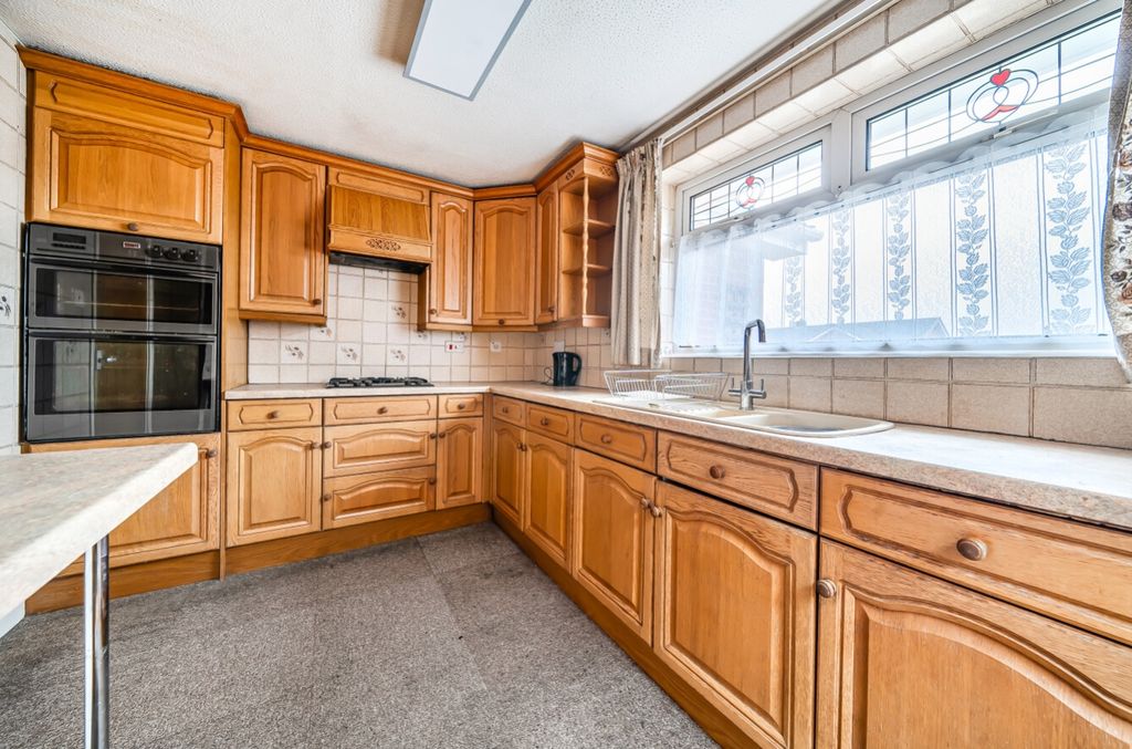 Property photo 3 of 23 1402653-3-696E0c09Bc059