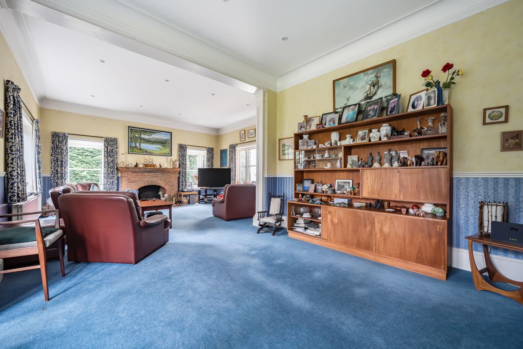 Property photo 2 of 12