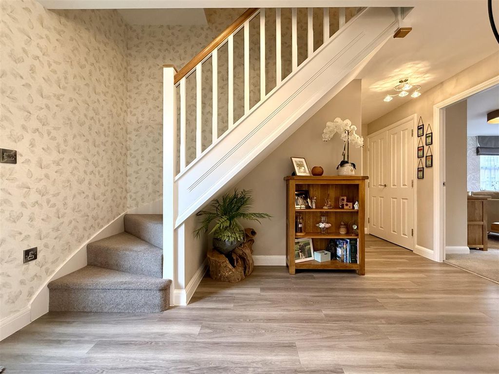 Property photo 2 of 31 2