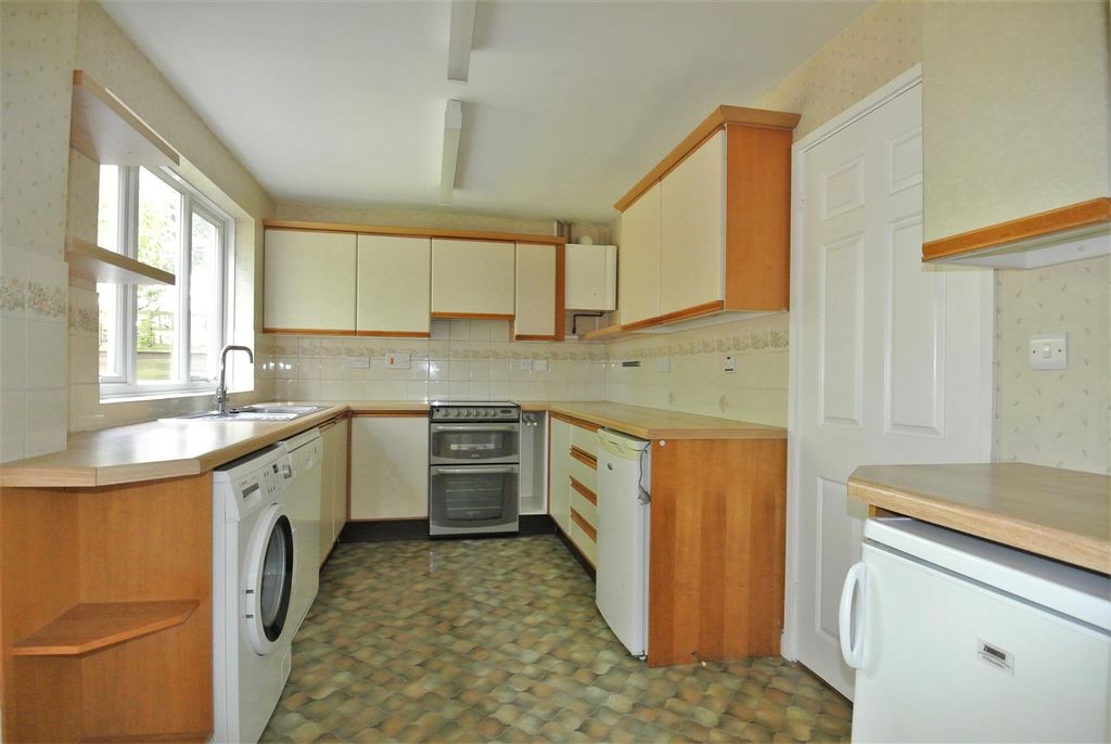 Property photo 3 of 13 Kitchen