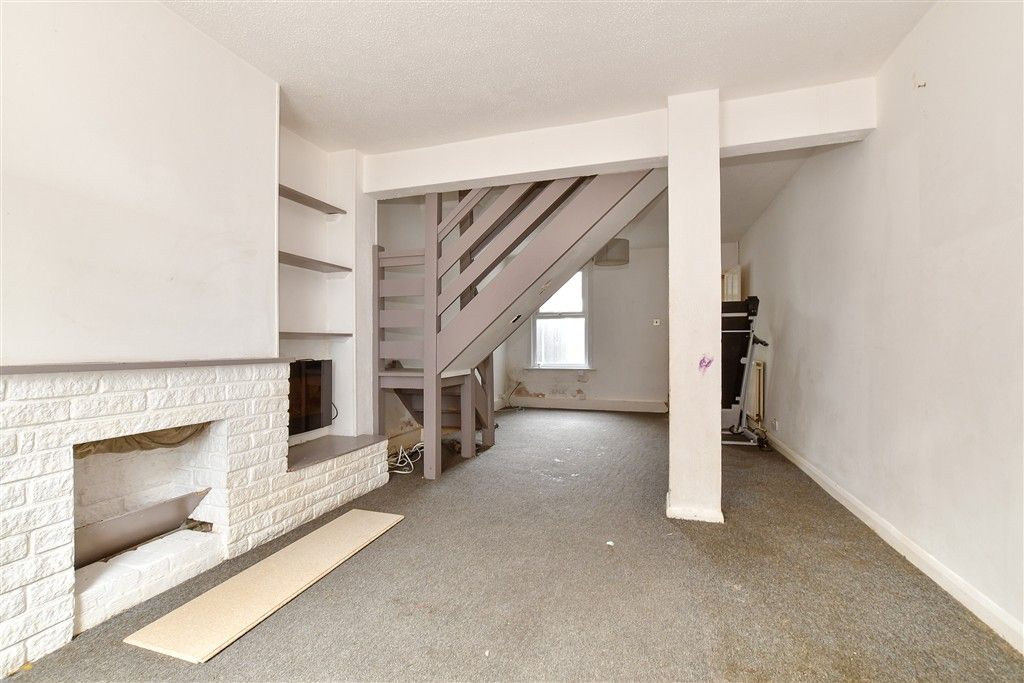 Property photo 3 of 10 Lounge