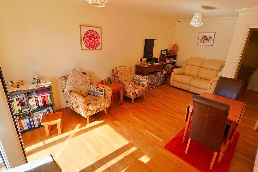 Property photo 3 of 13 Fcd39B59-D744-4711-8A5F-3B386Ef382Cf_1_201_A.Jpeg
