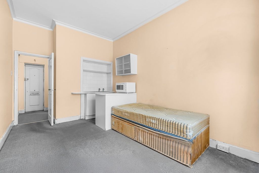 Property photo 3 of 7 Picture No. 25