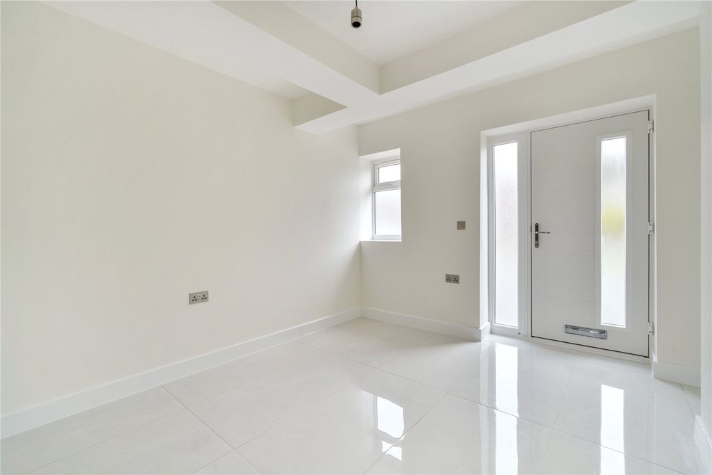 Property photo 3 of 19 Picture No. 16