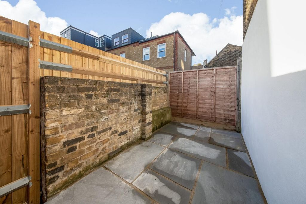 Property photo 3 of 9 2.Jpg