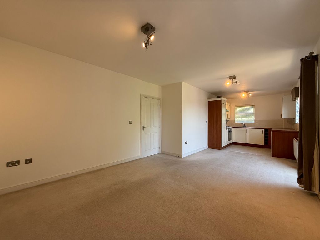 2 bed flat to rentThacker Drive, Lichfield WS13 photo 3