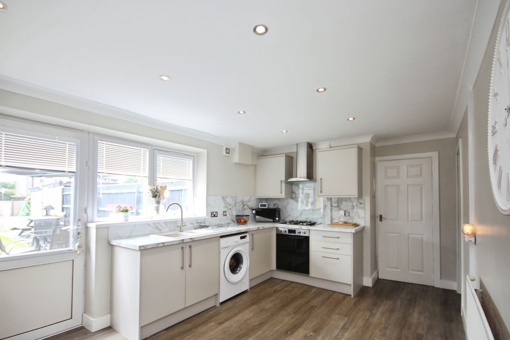 Property photo 3 of 13 Kitchen