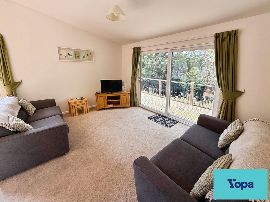 Property photo 2 of 10 Lounge