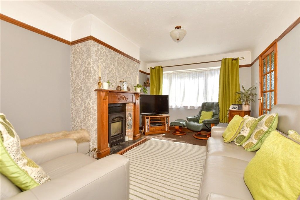 Property photo 2 of 11 Living/Dining Room