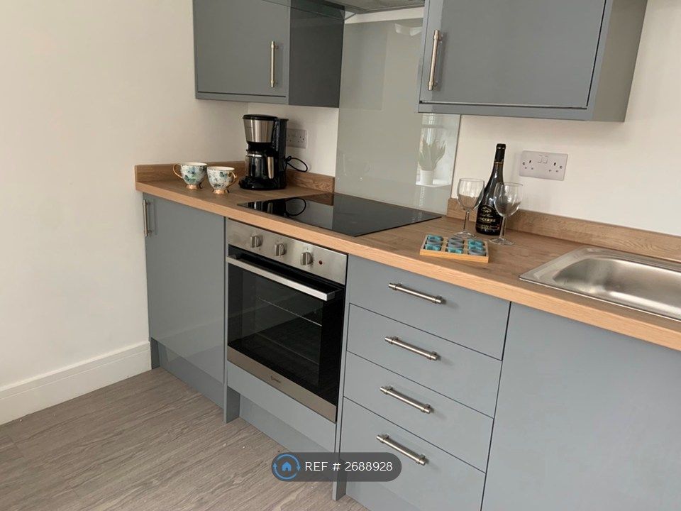 Property photo 2 of 11 Kitchen