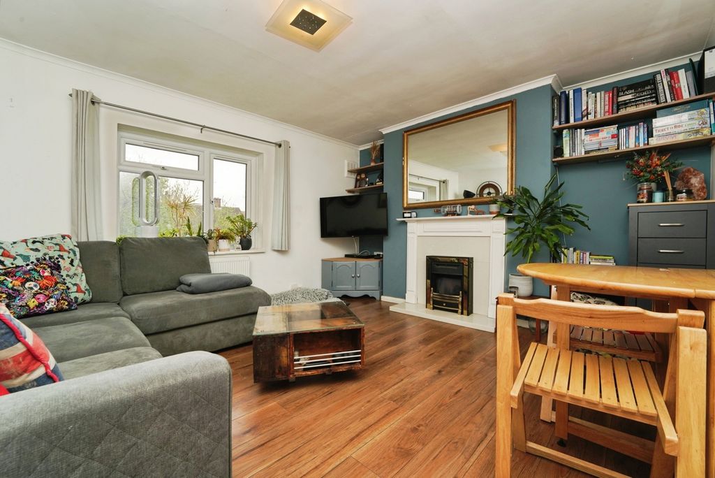 Property photo 3 of 8 Pbox-Img.Jpg