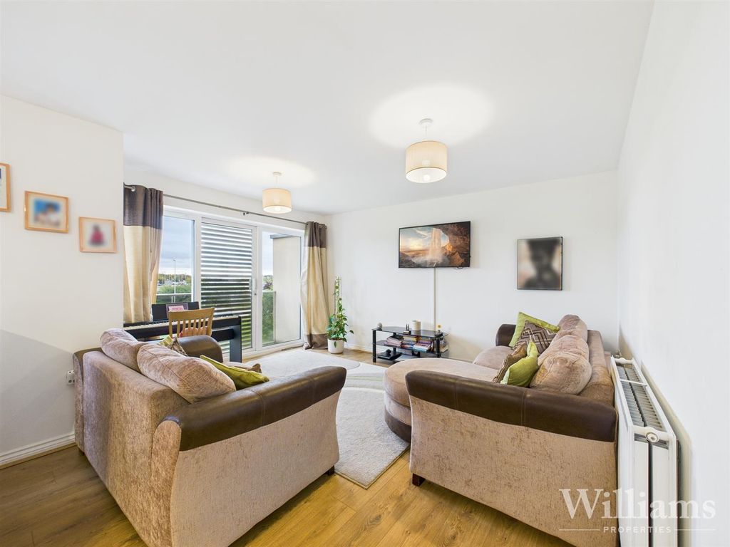 Property photo 3 of 12 Cam02861G0-Pr0499-Still012.Jpg