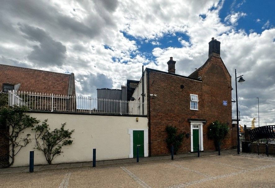Property photo 2 of 31