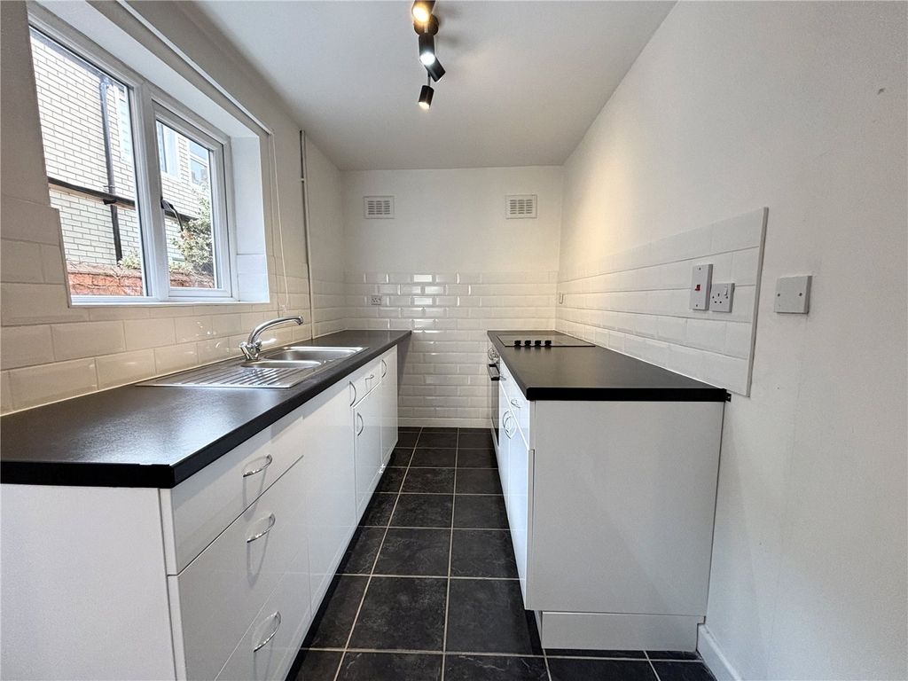 Property photo 2 of 8 Picture No. 14