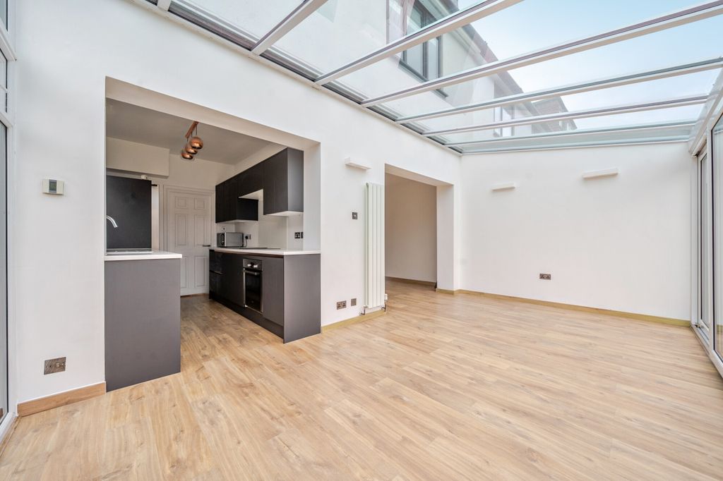 Property photo 3 of 25 Reception