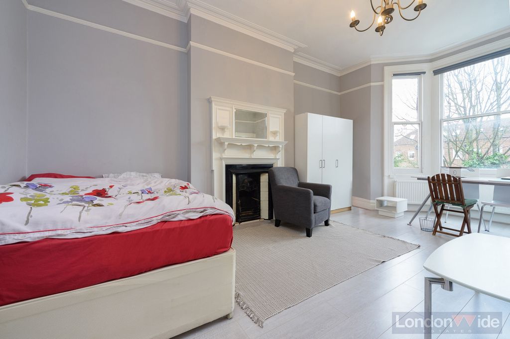 Property photo 3 of 7 Photo 5